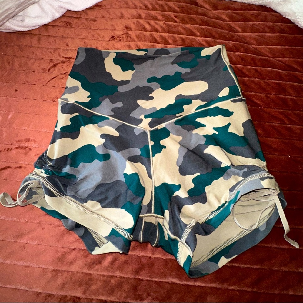 Offline by Aerie Real Me Shortie Hi-Rise 3”